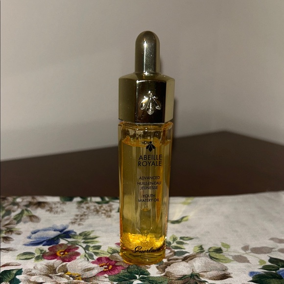 GUERLAIN Abeille Royale Radiant Gold Serum - Picture 6 of 10
